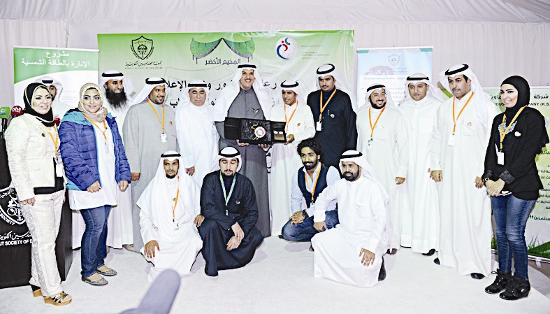 تكريم فريق العمل بالمخيم