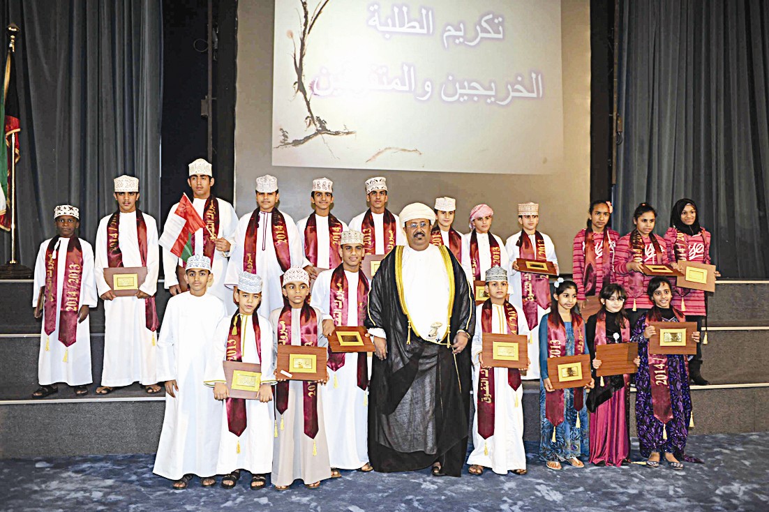 u0627u0644u0642u0627u0626u0645 u0628u0623u0639u0645u0627u0644 u0627u0644u0633u0641u0627u0631u0629 u0627u0644u0639u0645u0627u0646u064au0629 u0645u062au0648u0633u0637u0627u064b u0639u062fu062fu0627u064b u0645u0646 u0637u0644u0628u0629 u0627u0644u0633u0644u0637u0646u0629