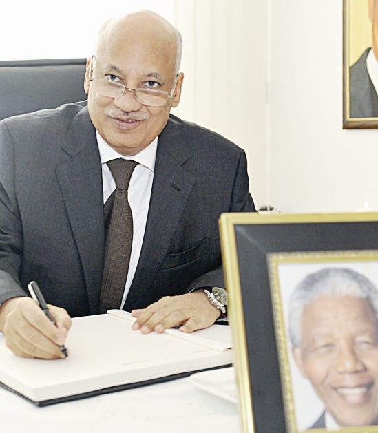 السفير المصري يكتب كلمة عزاء