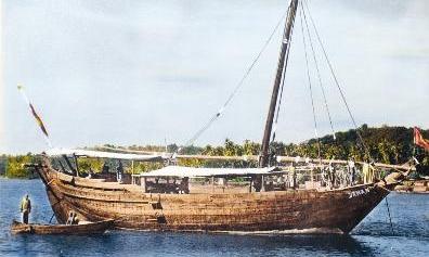 إحدى سفن بن شيبة الشراعية وسط البحر