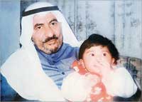 النوخذة ابراهيم بن شيبة مع أحد أحفاده