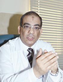 البروفيسور إيهاب الملاح 	(تصوير موسى عياش)