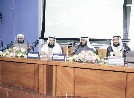 المحاضرون في الجلسة الحوارية