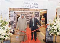 قاسم والعثمان يفتتحان المعرض	 (تصوير زكريا عطية)