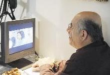 المخرج غافل فاضل يتابع التصوير خلف «المونيتور»