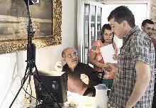 توجيه من أبو وليد إلى مدير التصوير والإضاءة 