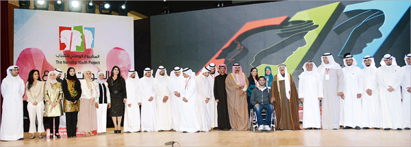 سمو الأمير وسمو ولي العهد يتوسطان شباب الكويت في مؤتمرهم الوطني الأول