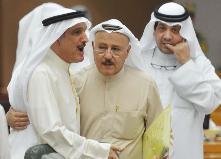 ... والنائب الفضل يحاول تهدئته