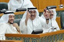 الشمالي مبتسماً وإلى جانبه هاني حسين وشريدة المعوشرجي