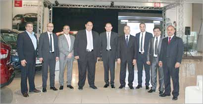  شلبي متوسطاً مسؤولي الشركة