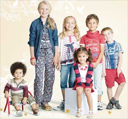 مزيج من براءة الطفولة وأناقتها