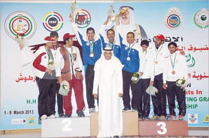 الأبطال على منصة التتويج