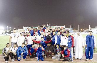 u0644u0642u0637u0629 u062cu0645u0627u0639u064au0629 u0644u0644u0627u0639u0628u064a u0627u0644u0643u0648u064au062a u0627u0644u0623u0628u0637u0627u0644 u0645u0639 u0627u0644u0645u062fu0631u0628u064au0646 u0648u0627u0644u0625u062fu0627u0631u064au064au0646r