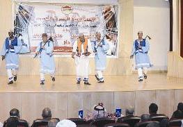 فرقة توشكا تعرض فنونها		 (تصوير زكريا عطية)