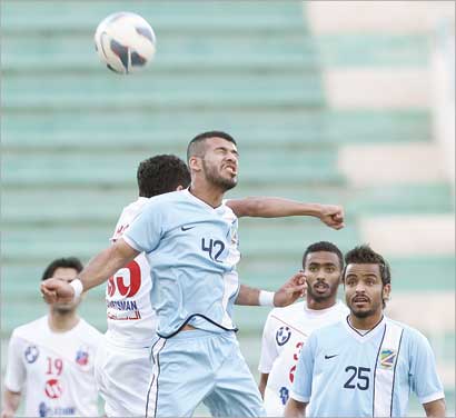 u0644u0627u0639u0628u0648 u0627u0644u0633u0627u0644u0645u064au0629 u064au0645u0631u0648u0646 u0628u062du0627u0644u0629 u062du0631u062cu0629 u0648u062eu0633u0631u0648u0627 u0623u0645u0627u0645 u0627u0644u0643u0648u064au062a u0641u064a u0622u062eu0631 u0644u0642u0627u0621