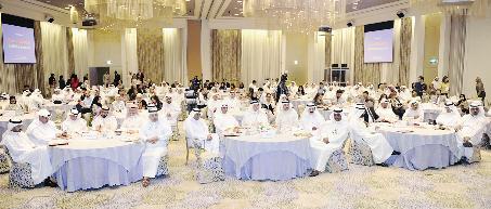 u062cu0627u0646u0628 u0645u0646 u0627u0644u062du0636u0648u0631 u0641u064a u0627u0644u062du0644u0642u0629 u0627u0644u0646u0642u0627u0634u064au0629t (u062au0635u0648u064au0631 u0637u0627u0631u0642 u0639u0632 u0627u0644u062fu064au0646)r