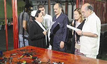 تراجع النص مع المخرج غافل فاضل بحضور خالد البريكي