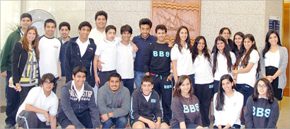 u0641u0631u064au0642 u0627u0644u0639u0644u0627u0642u0627u062a u0627u0644u0639u0627u0645u0629 u0645u0639 u0637u0644u0628u0629 u0627u0644u0645u062fu0631u0633u0629 