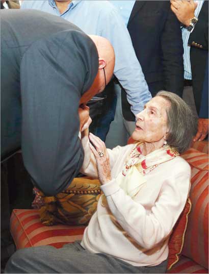 u062au0645u0627u0645 u0633u0644u0627u0645 u0645u0642u0628u0644u0627 u064au062f u0648u0627u0644u062fu062au0647 (u0631u0648u064au062au0631u0632)