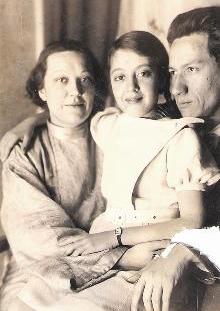 محمد كريم وزوجته وابنته ديانا