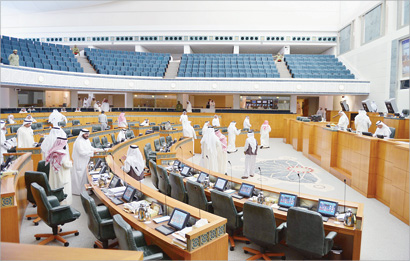 قاعة عبدالله السالم كما بدت أمس في غيابة الحكومة (تصوير موسى عياش)