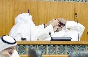 الوزير الشمالي يساعد دميثير في التقطير بعينه 