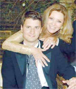 ... ومع ابنها