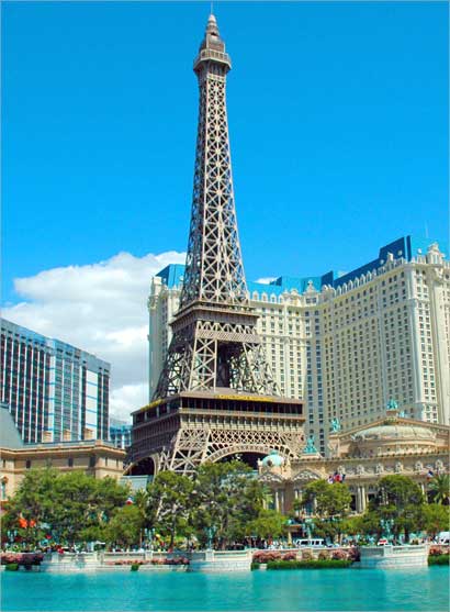 منظر من برج أيفل النسخة الموجودة في لاس فيغاس