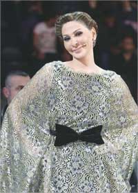 إليسا... وأزياؤها