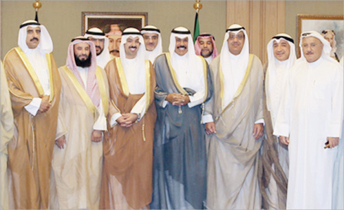 سمو ولي العهد مستقبلا الراشد والنواب أمس