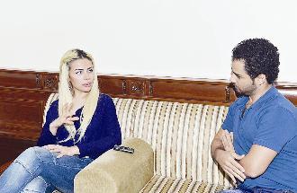 متحدثة للزميل علاء محمود