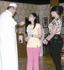 ريما مع عبد العزيز جاسم في عرض مسرحي