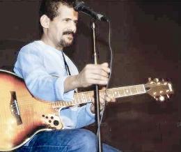 ... وعلى الجيتار