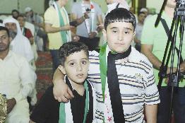 متضامنان       	(تصوير زكريا عطية)