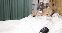 أحمد الصالح في مشهد داخل المستشفى