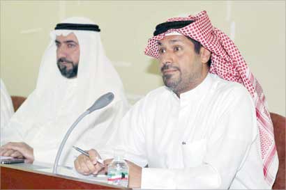 السنعوسي مترئسا الاجتماع (تصوير نور هنداوي)