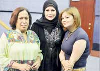 عبير الجندي وابرار المفيدي مع أم سوزان