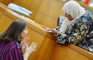 دشتي متحدثة إلى معصومة المبارك