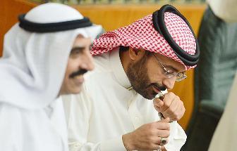 الدبوس والعرف يتابعان الجلسة