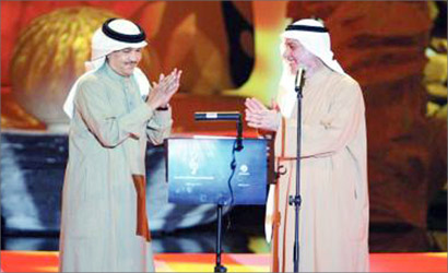 ... ومع الفنان محمد عبده في مهرجان الدوحة