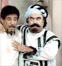 العبيد والعيدروسي في مشهد من «مدينة الرياح»