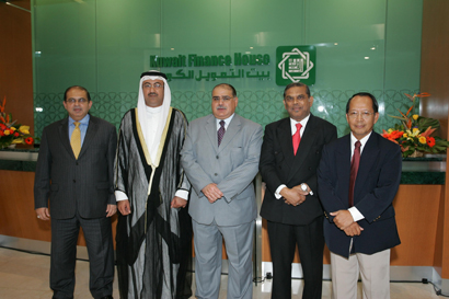 u064au0648u0646u0633 u0648u0627u0644u0639u064au0633u0649 u0648u0627u0644u0641u064au0644u064a u0645u0639 u0623u0639u0636u0627u0621 u0645u062cu0644u0633 u0627u0644u0627u062fu0627u0631u0629