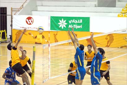 u062du0627u0626u0637 u0635u062f u0645u0646 u0627u0644u0633u0627u062du0644 u0627u0645u0627u0645 u0633u0627u062du0642u0629 u0642u062fu0633u0627u0648u064au0629                    (u062au0635u0648u064au0631 - u062cu0644u0627u0644 u0645u0639u0648u0636)