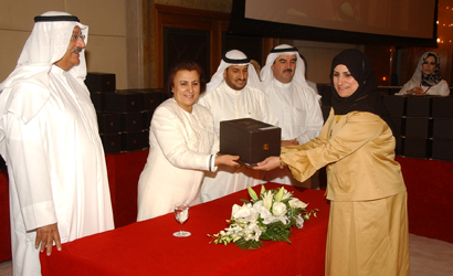 u0648u0632u064au0631u0629 u0627u0644u062au0631u0628u064au0629 u062au0643u0631u0645 u0645u0639u0644u0645u0629