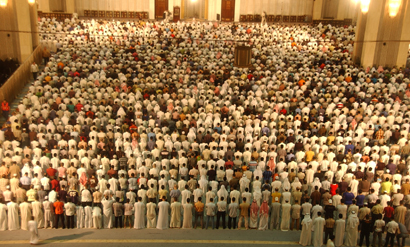 u062du0634u0648u062f u0627u0644u0645u0635u0644u064au0646 u0641u064a u0627u0644u0645u0633u062cu062f u0627u0644u0643u0628u064au0631  (u062au0635u0648u064au0631 u0623u0633u0639u062f u0639u0628u062fu0627u0644u0644u0647)