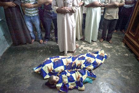 u0633u0648u0631u064au0648u0646 u064au0635u0644u0648u0646 u0639u0644u0649 u062cu062bu0645u0627u0646u064a u0637u0641u0644u064au0646 u0642u064fu062au0644u0627 u0641u064a u0645u0639u0631u0651u0629 u0627u0644u0646u0639u0645u0627u0646 t(u0623 u0641 u0628)