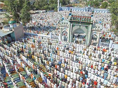 u0645u0633u0644u0645u0648u0646 u064au0624u062fu0648u0646 u0627u0644u0635u0644u0627u0629 u0641u064a u0646u064au0628u0627u0644