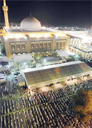ما يميز الكويت في شهر رمضان... مساجدها العامرة