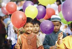 فرحة الأطفال بقدوم شهر رمضان في أندونيسيا