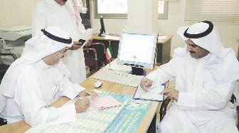 عبدالله الجبري مسجلا ترشيحه		(تصوير نايف العقلة)